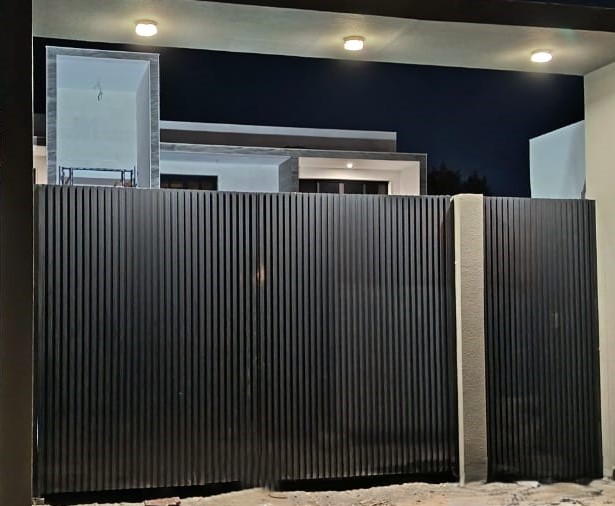 Cast Aluminium Boundary Wall Gate in Jumeirah, Dubai, UAE.